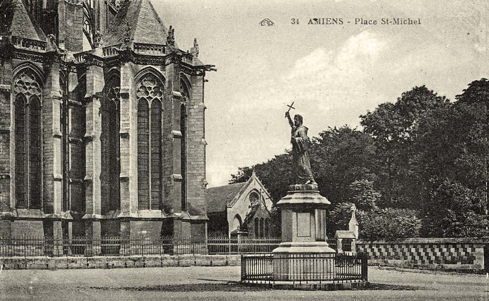 Amiens. Place St-Michel, Statue de Pierre l'Ermite