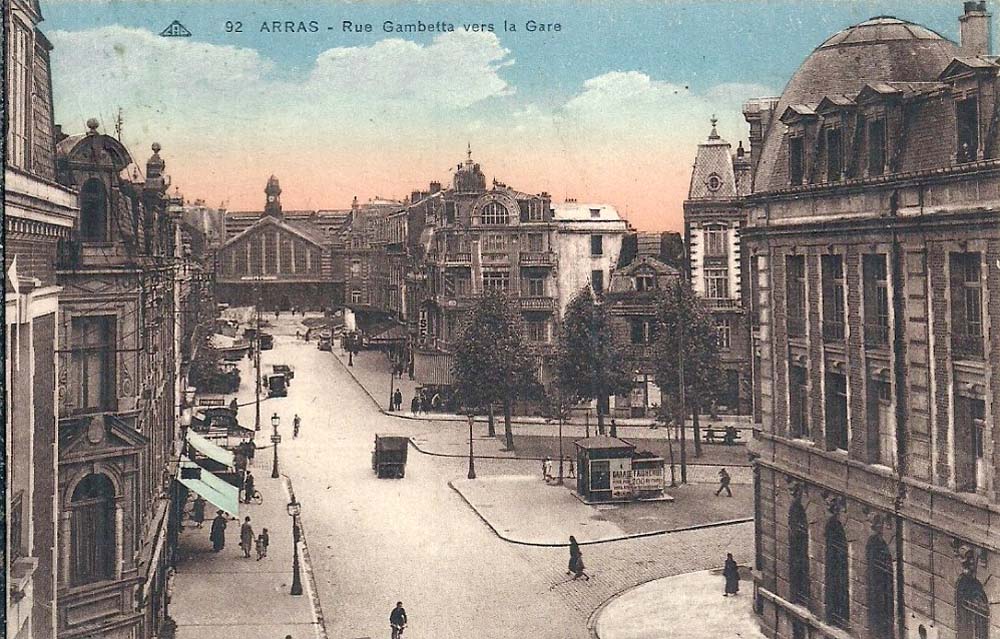 Arras. Rue Gambetta vers la gare