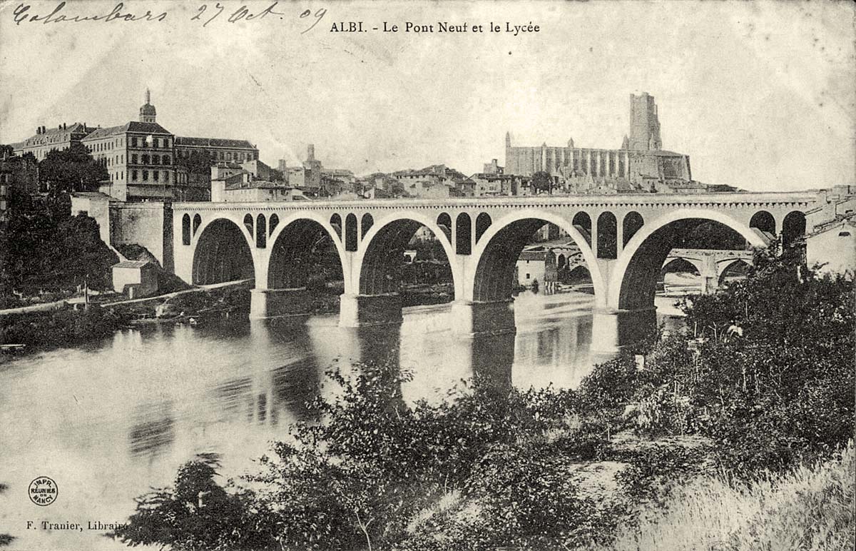 Albi. Le Pont Neuf sur la rivière Tarn et le Lycée