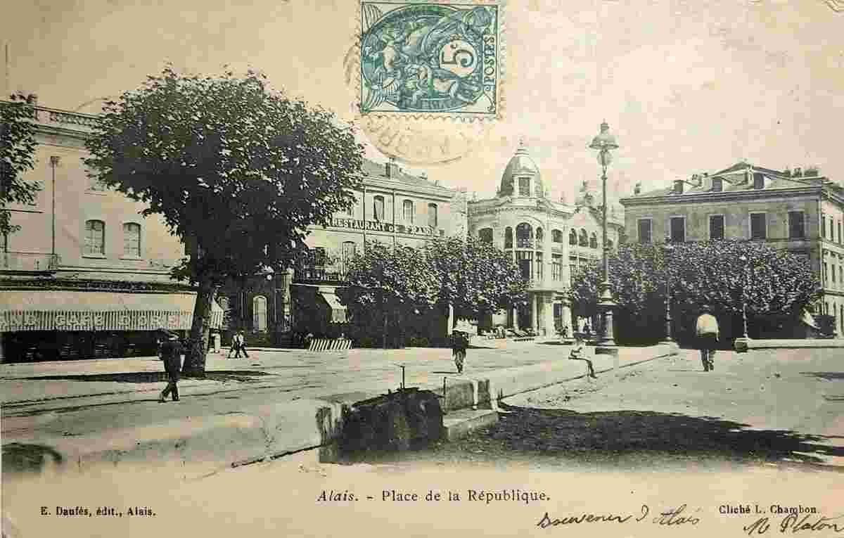 Alès. Place de la République