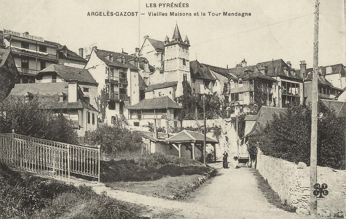 Argelès-Gazost. Vieilles Maisons et la Tour Mendagne