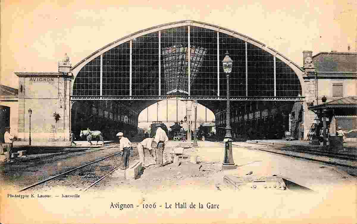 Avignon. Le Hall de la Gare