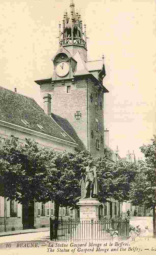 Beaune. Statue de Gaspard Monge et le Beffroi église Notre-Dame