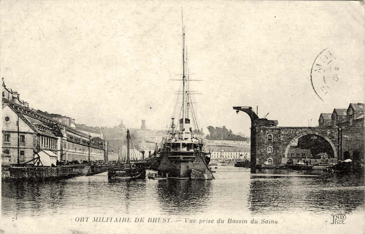 Brest. Port Militaire, vue prise du Bassin du Salou