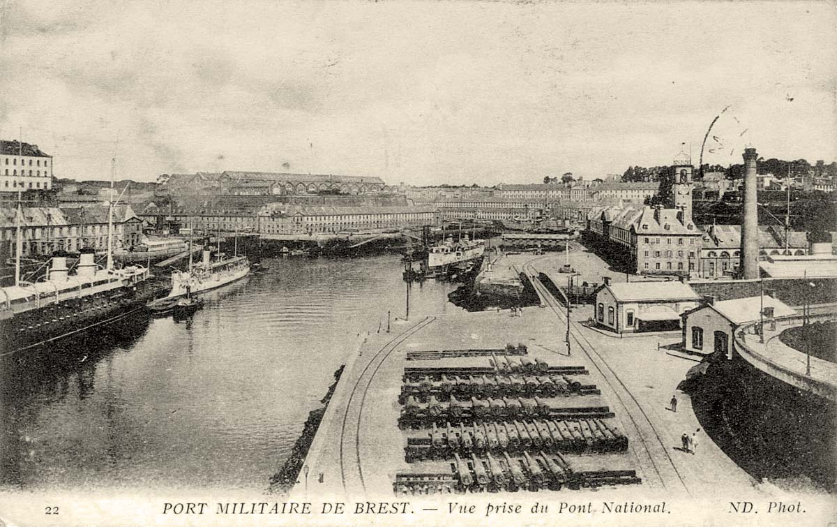 Brest. Port Militaire, vue prise du Pont National