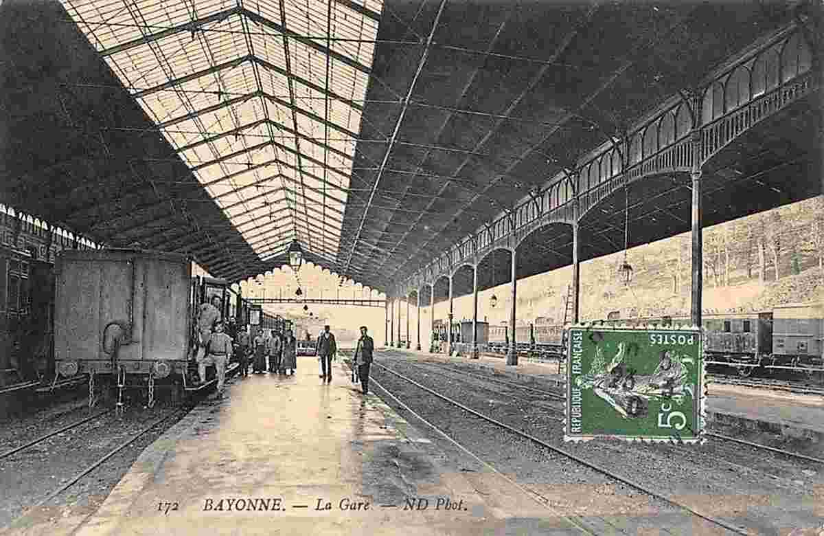 Bayonne. La Gare, platform