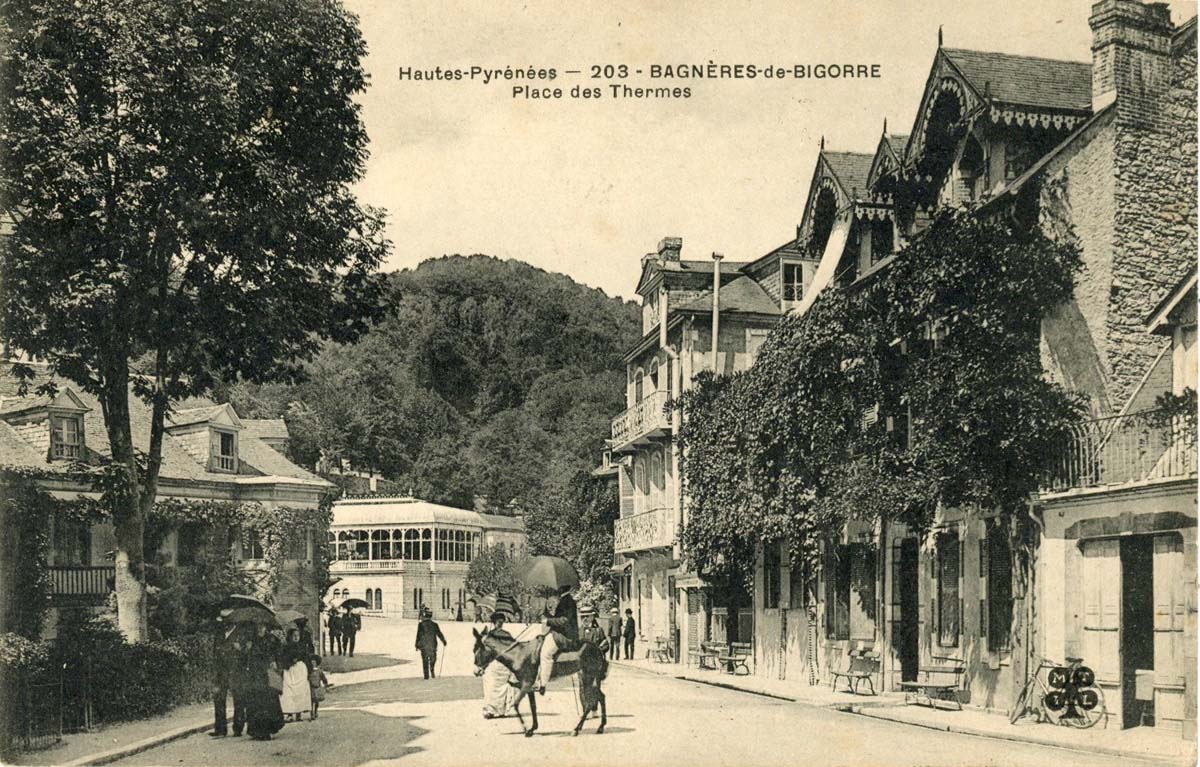 Bagnères-de-Bigorre. Place des Thermes, 1905