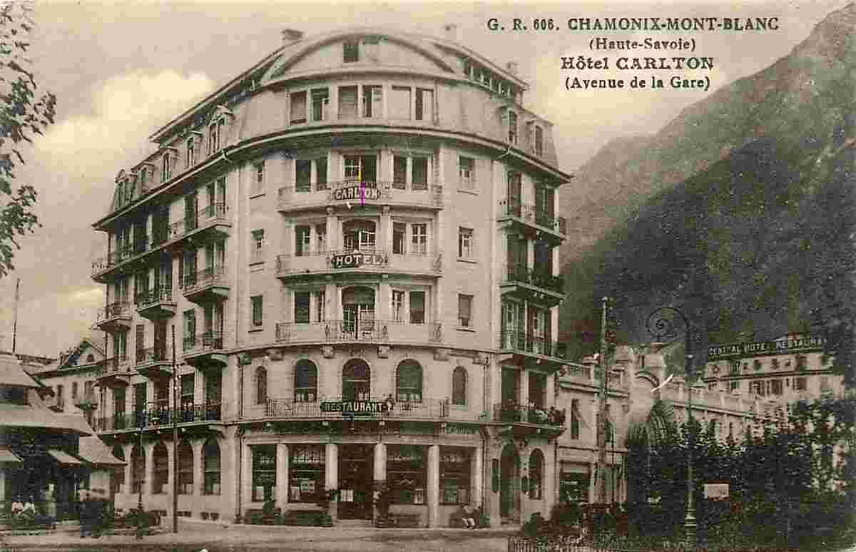 Chamonix-Mont-Blanc. Avenue de la Gare et Hôtel Carlton