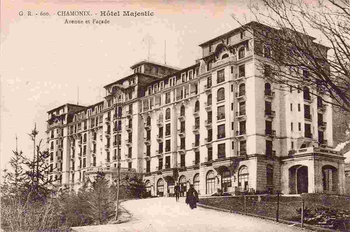 Chamonix-Mont-Blanc. Hôtel Majestic, avenue et façade