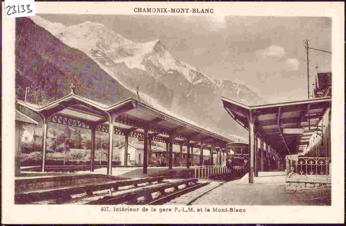 Chamonix-Mont-Blanc. La Gare, plateforme, train