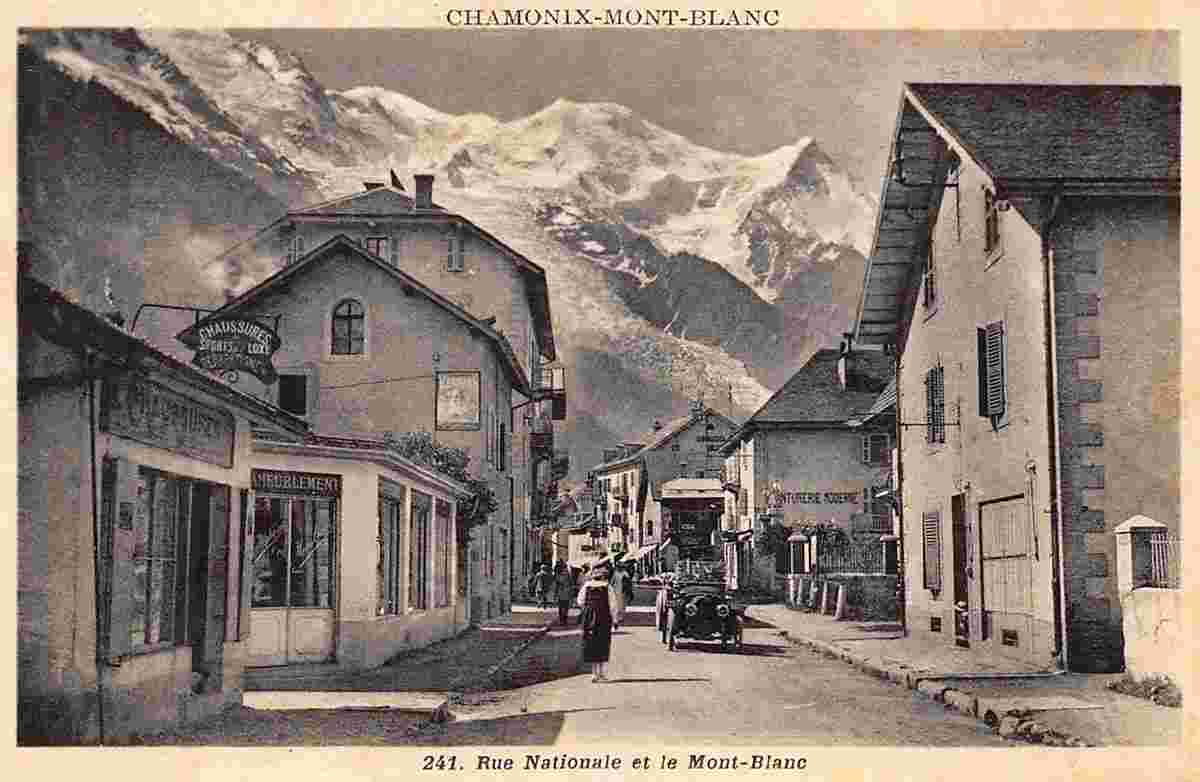 Chamonix-Mont-Blanc. Rue Nationale, automobile
