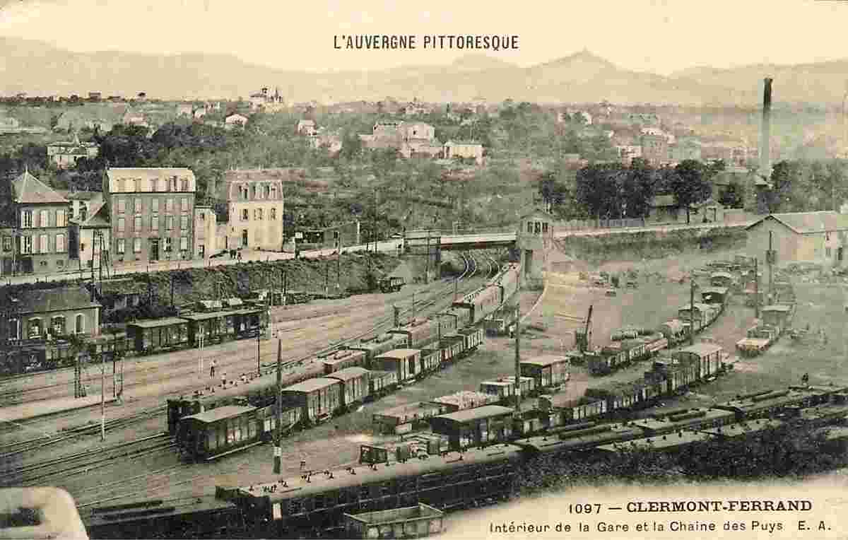 Clermont-Ferrand. La Gare et la Chaîne des Puys, wagons