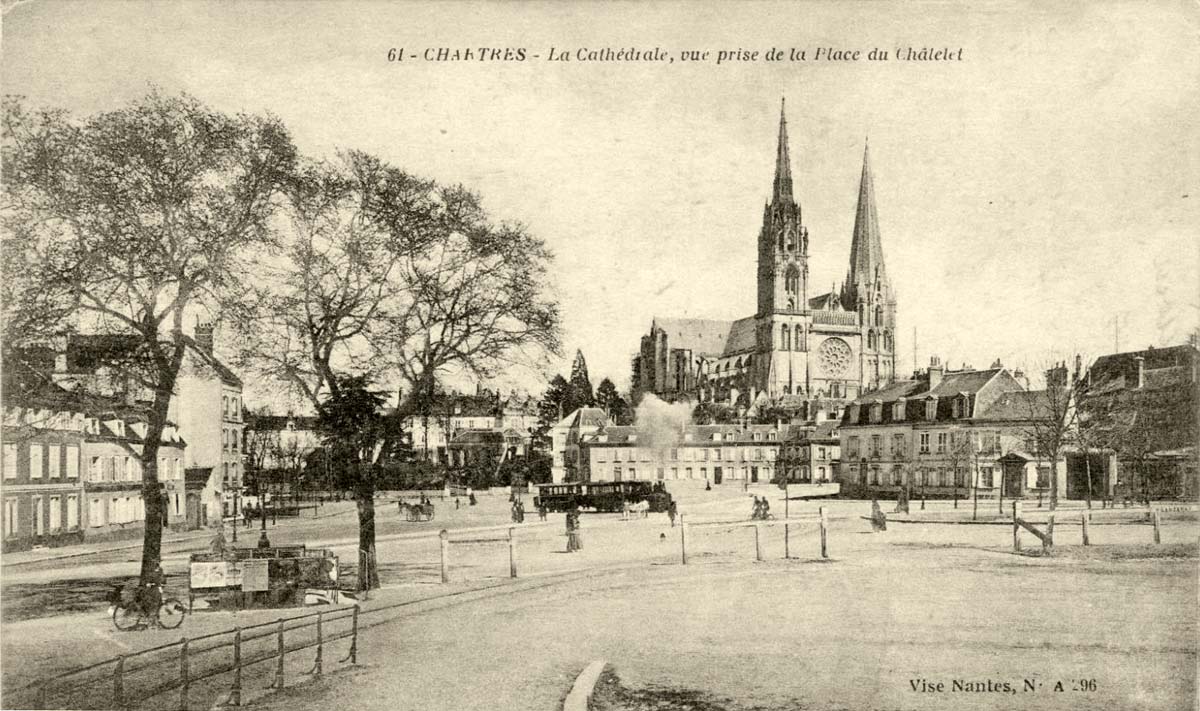 Chartres. Place du Châtelet et de la Cathédrale