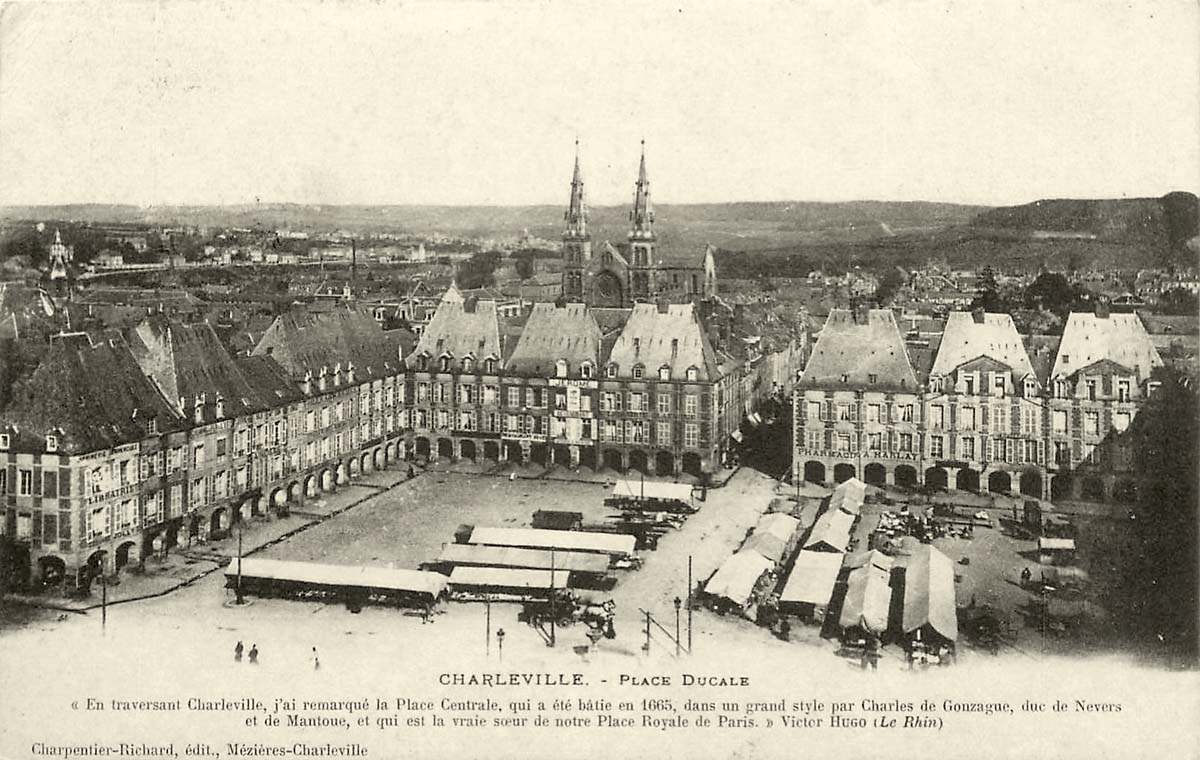Charleville-Mézières. Charleville - Place Ducale et la Marché