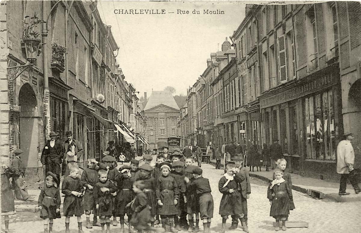 Charleville-Mézières. Charleville - Rue du Moulin