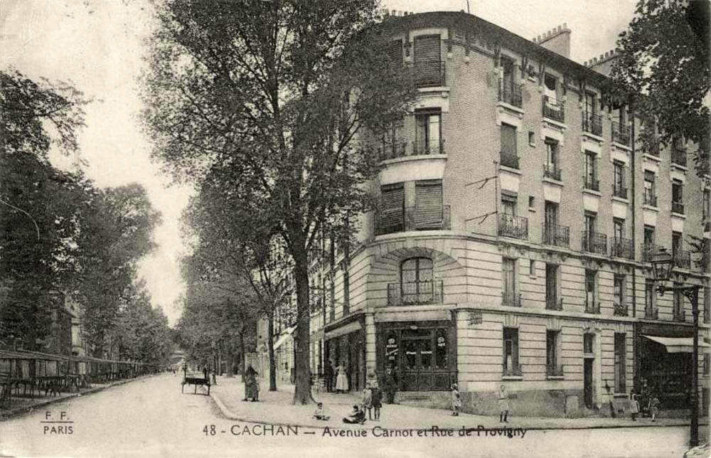 Cachan. Avenue Carnot et Rue de Provigny