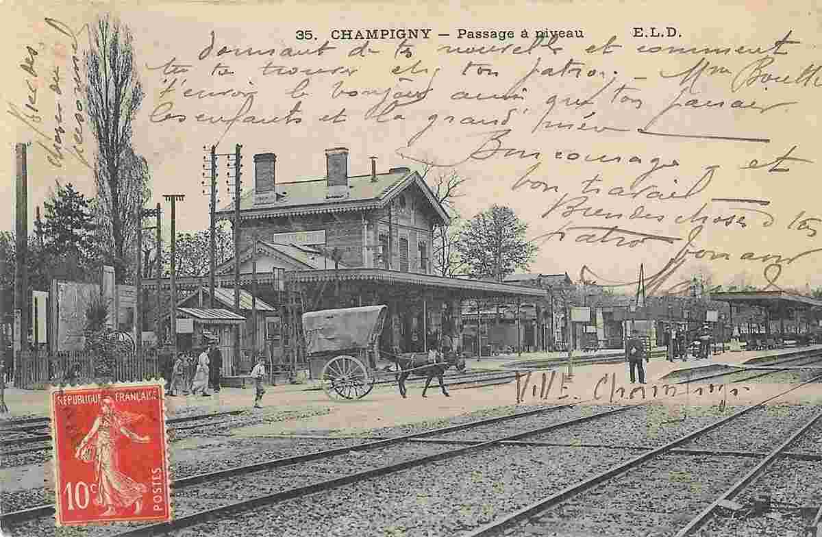 Champigny-sur-Marne. Passage à niveau près de la Gare