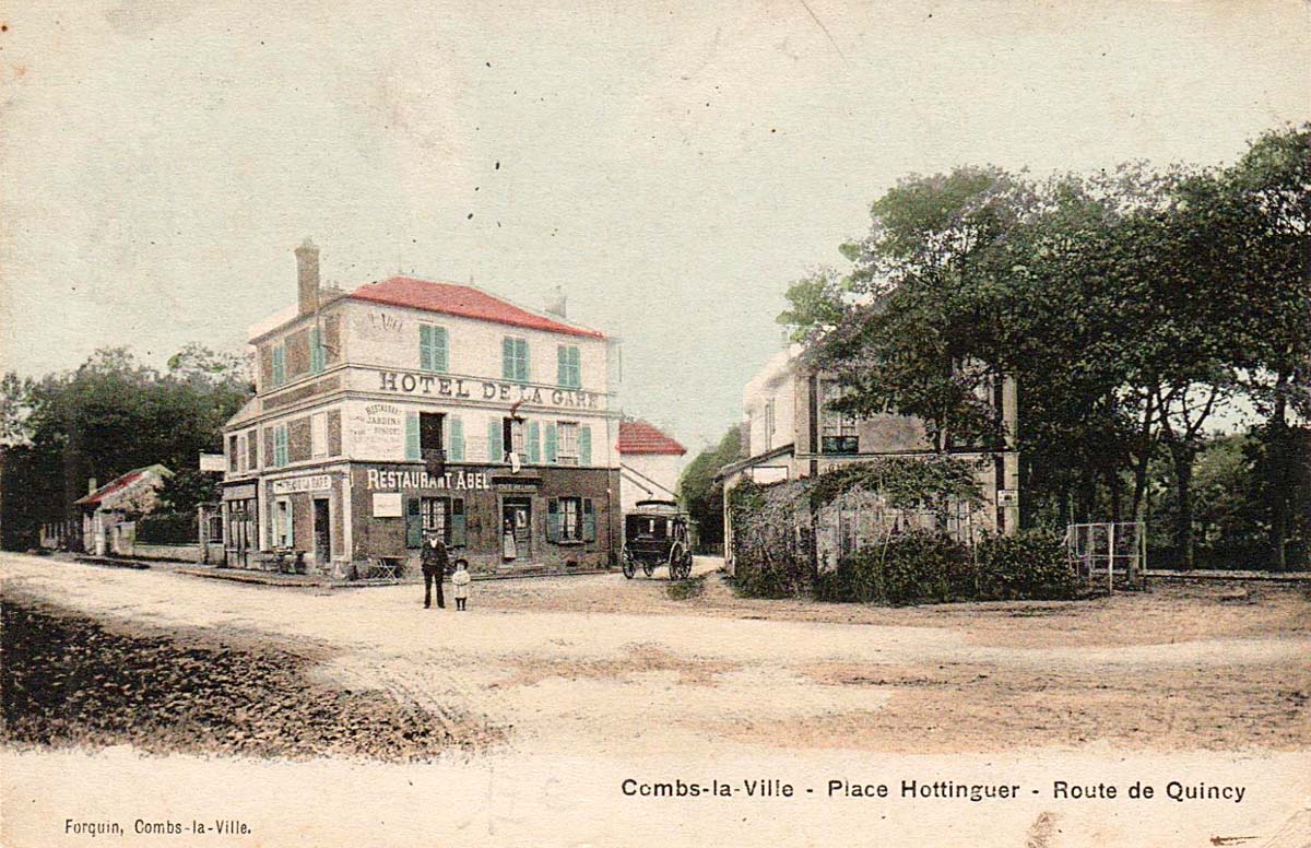 Combs-la-Ville. Place Hottinguer, Route de Quincy