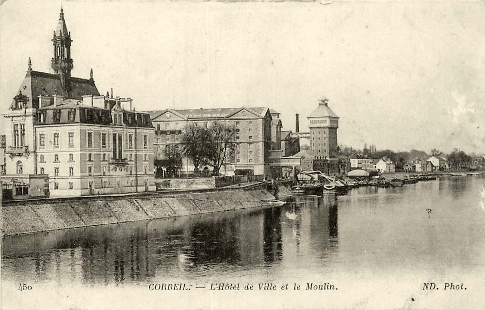 Corbeil-Essonnes. L'Hôtel de Ville et le Moulin