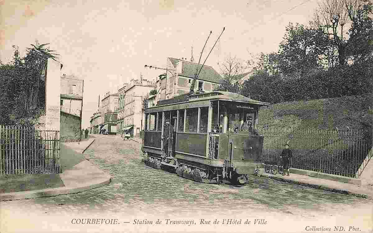 Courbevoie. Rue de l'Hôtel de Ville, tramway