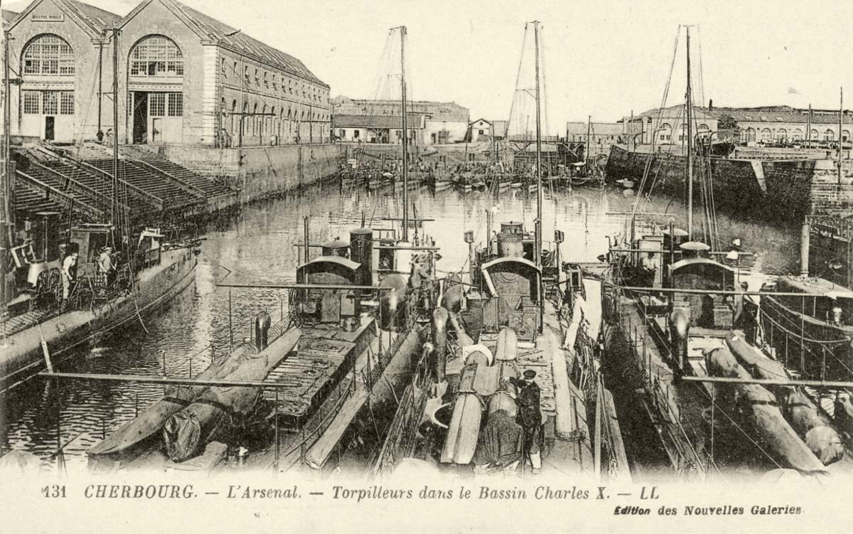 Cherbourg-Octeville. Cherbourg - L'Arsenal, torpilleurs dans le Bassin Charles X