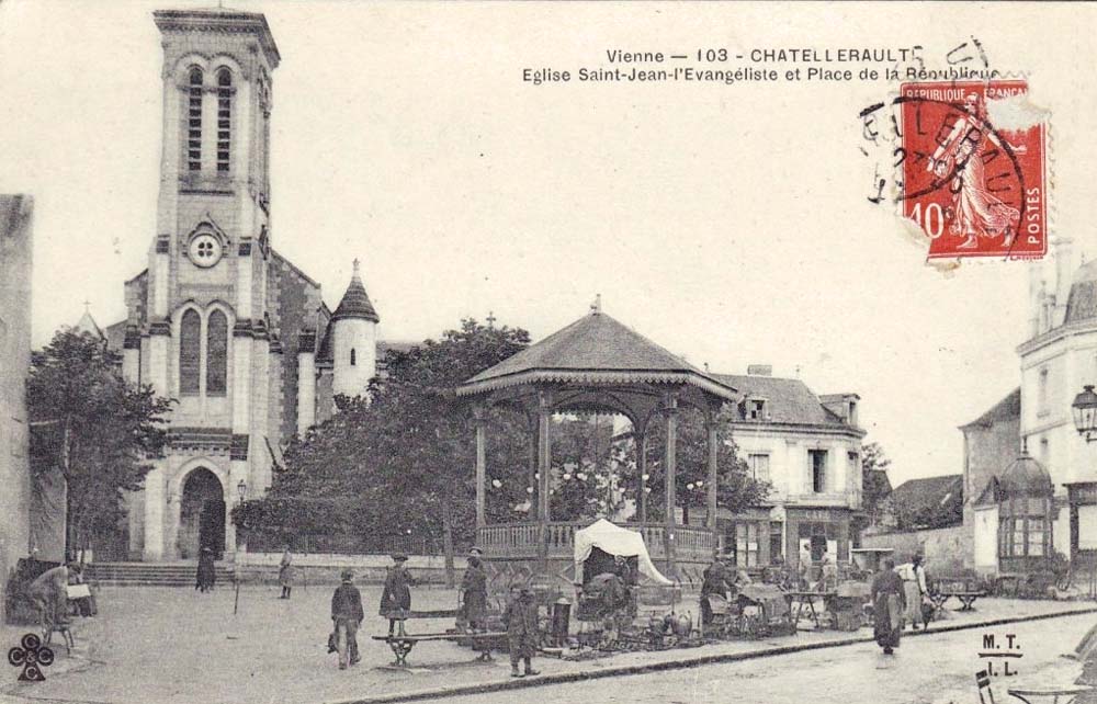 Châtellerault. L'Église Saint Jean l'Évangéliste et Place de la Republique, Kiosque à Musique