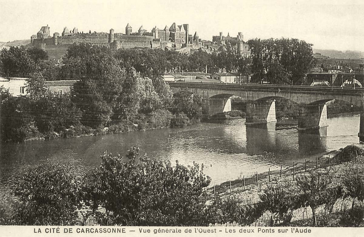 Carcassonne. Vue générale de l'Ouest, les deux Ponts sur l'Aude