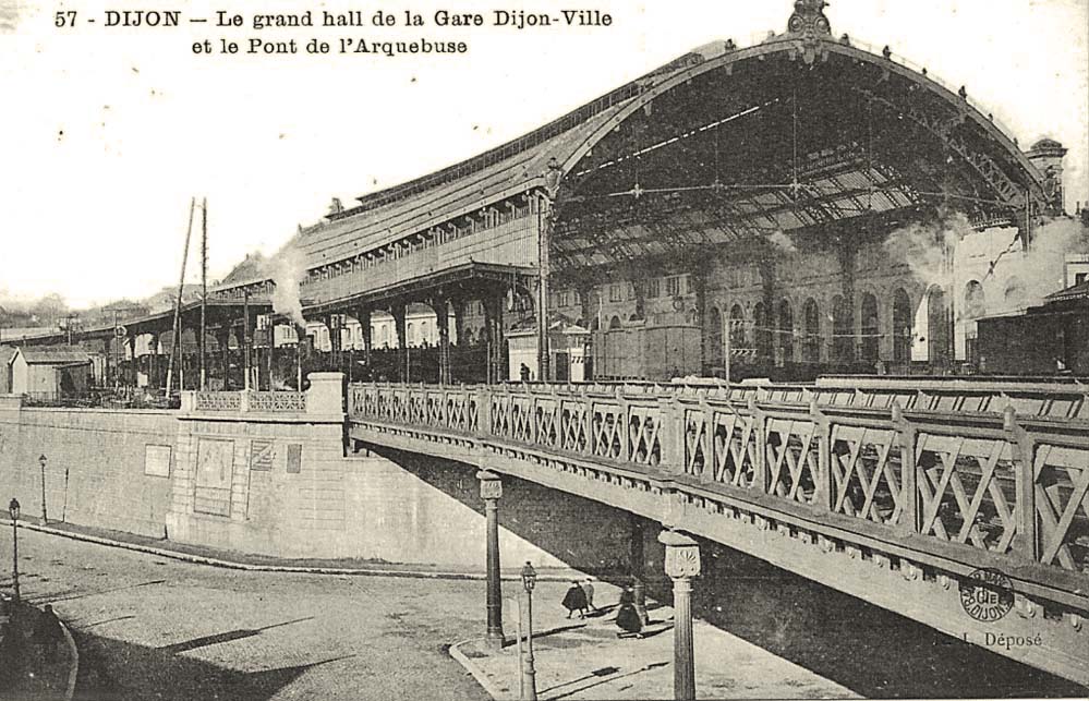 Dijon. Le grand hall de la Gare de Dijon Ville et le pont de l'Arquebuse