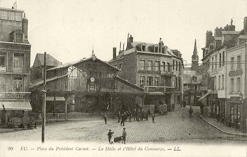 Eu. Place du Président Carnot - La Hàlle et l'Hôtel du Commerce