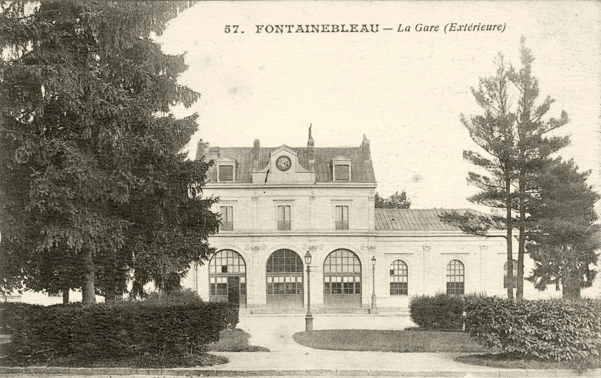 Fontainebleau. La Gare, façade, 1916