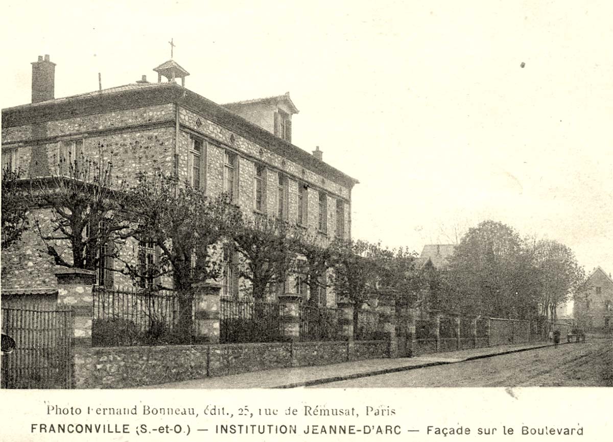 Franconville. Institution Jeanne d'Arc, façade sur le Boulevard