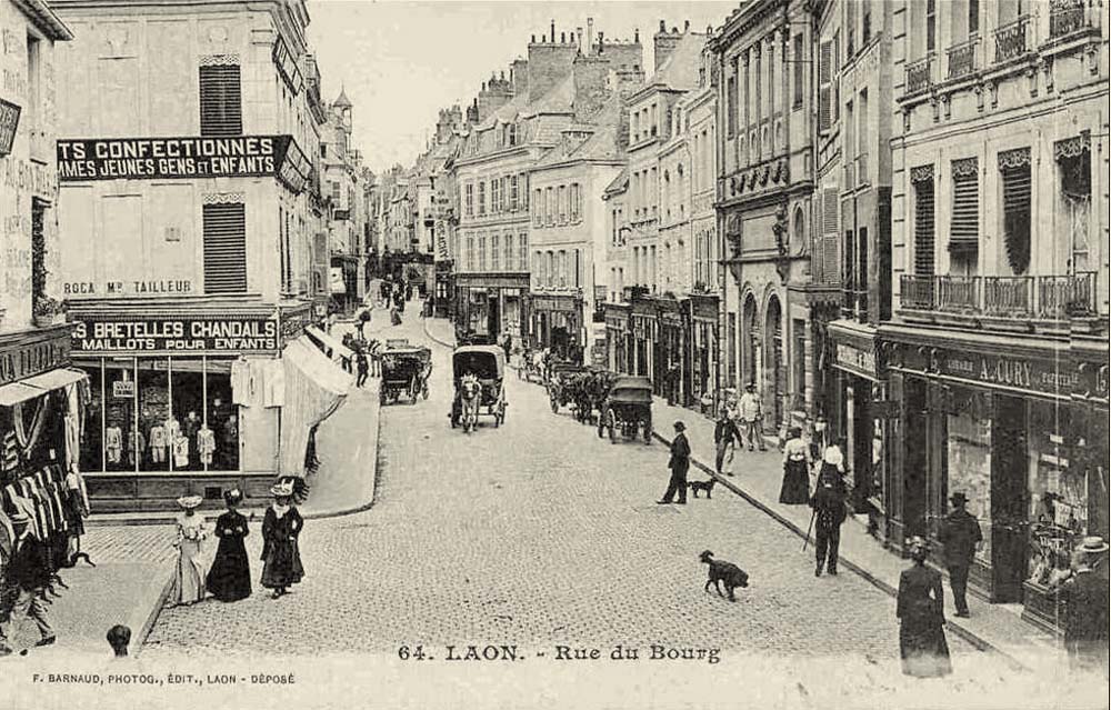 Laon. Rue du Bourg