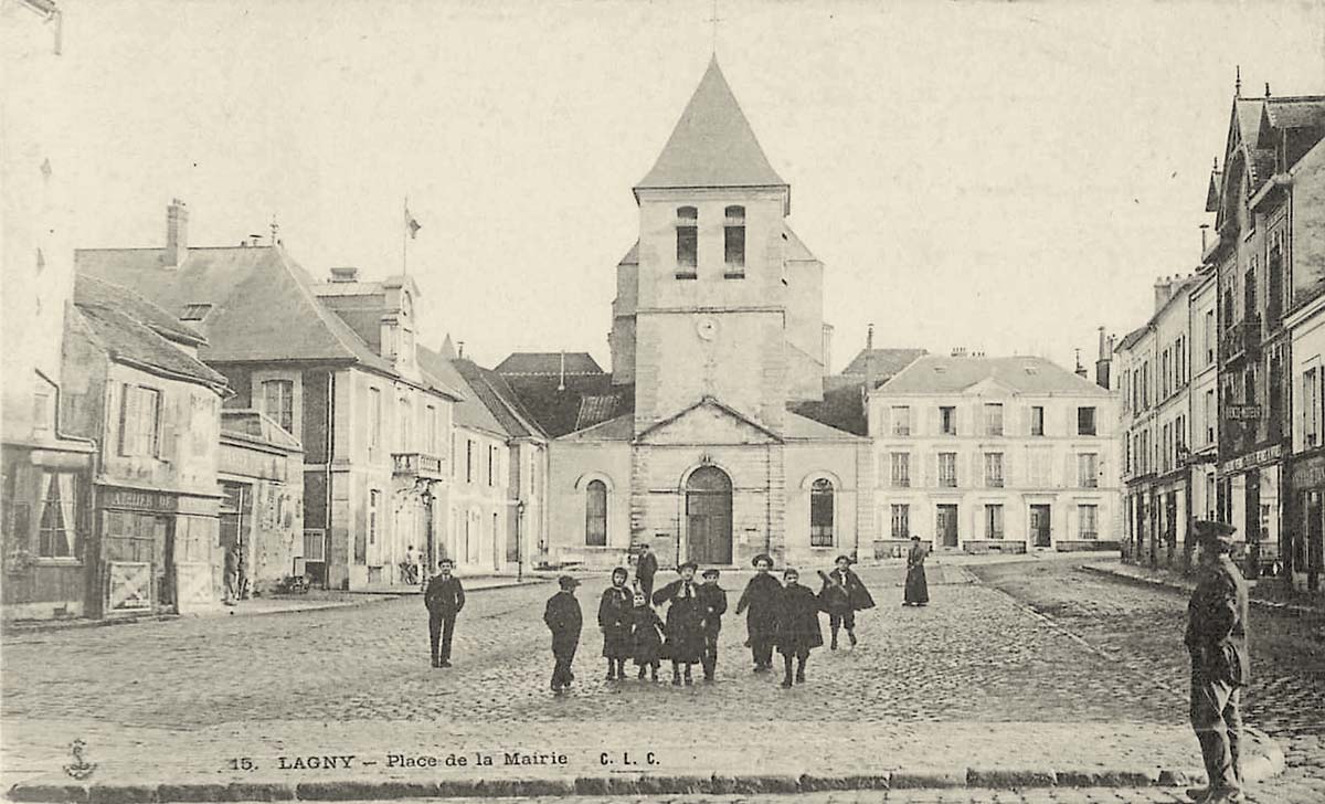 Lagny-sur-Marne. Place de la Mairie