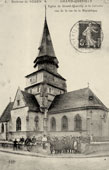 Le Grand-Quevilly. L'Église et le Calvaire, vue de la rue de la République