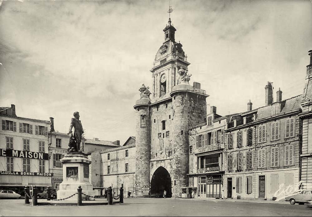 La Rochelle. Tour de l'Horloge et Statue de l'Amiral Duperré