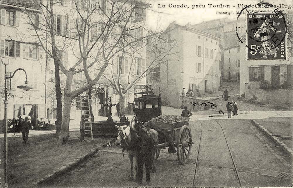 La Garde. Place Victor Hugo