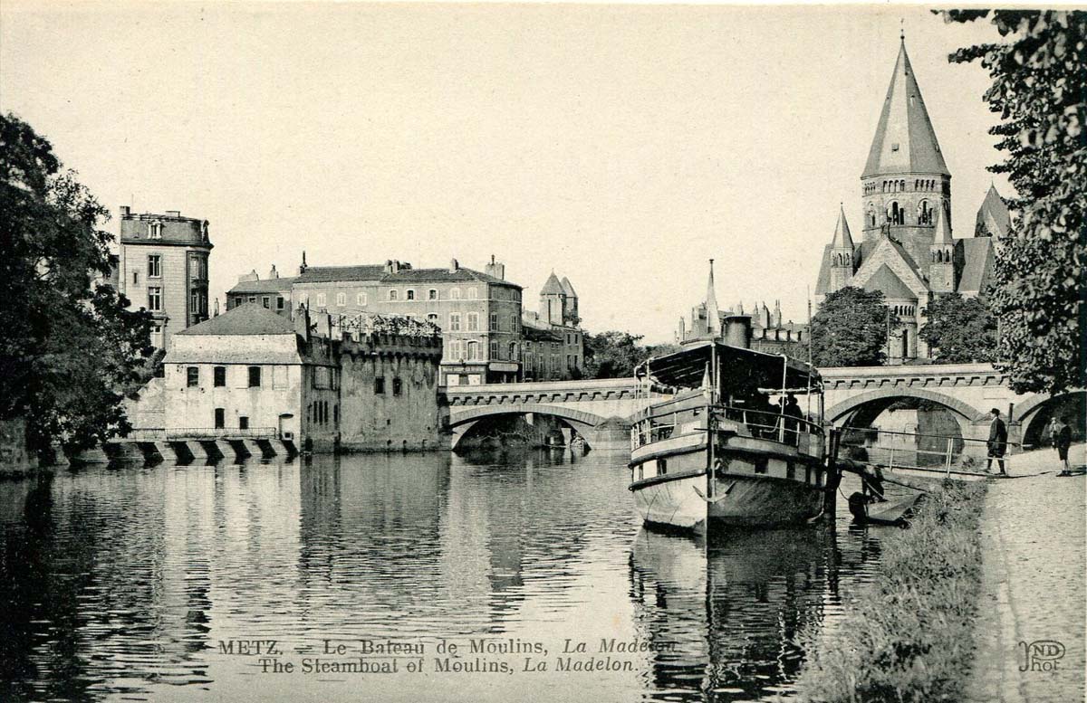 Metz. Le Bateau de Moulins 'La Madelon'