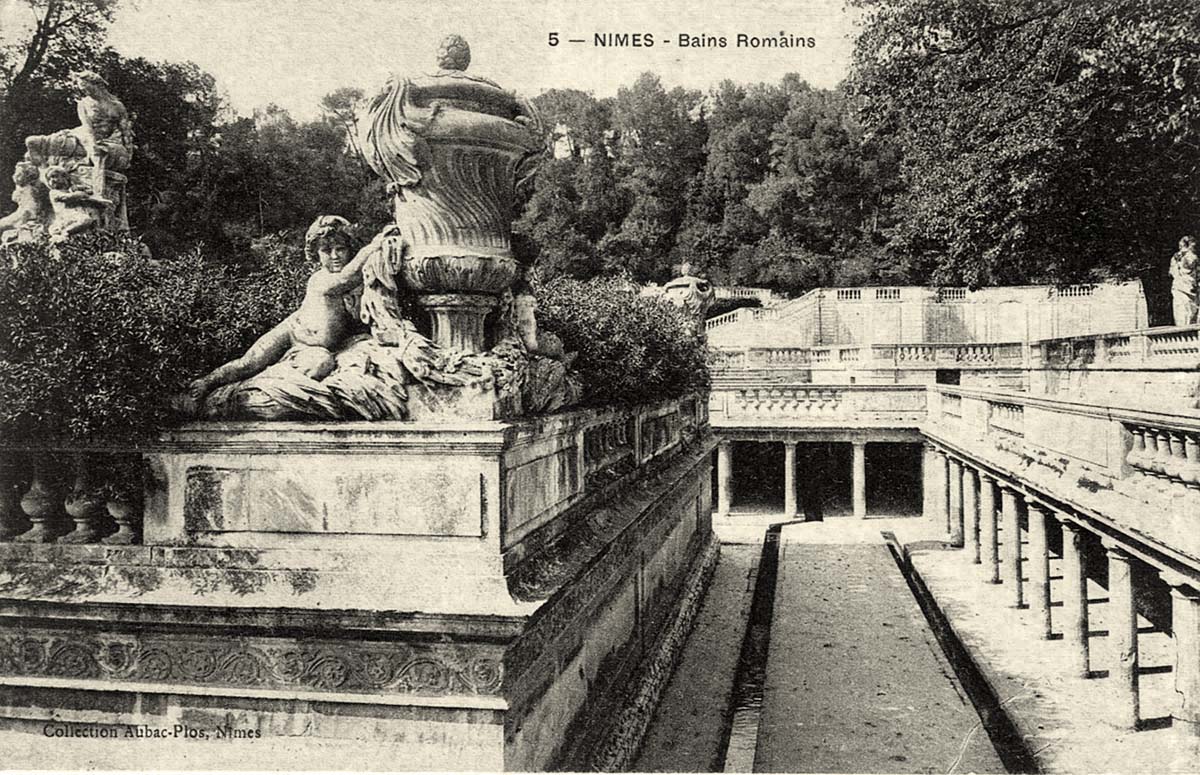 Nîmes. Jardin de la Fontaine (les Bains Romains)