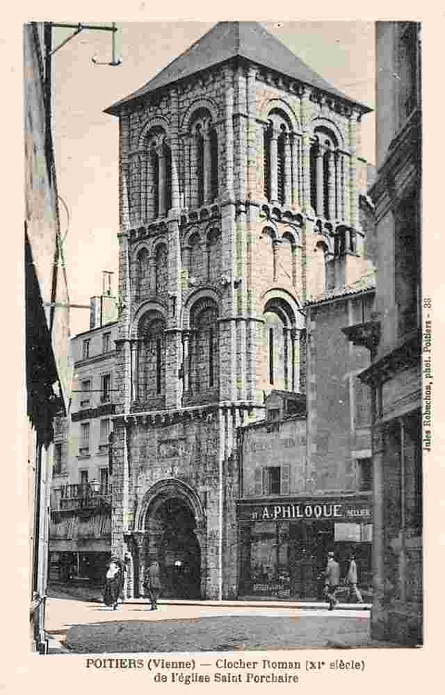 Poitiers. Clocher Roman XI siècle de l'Église Saint Porchaire
