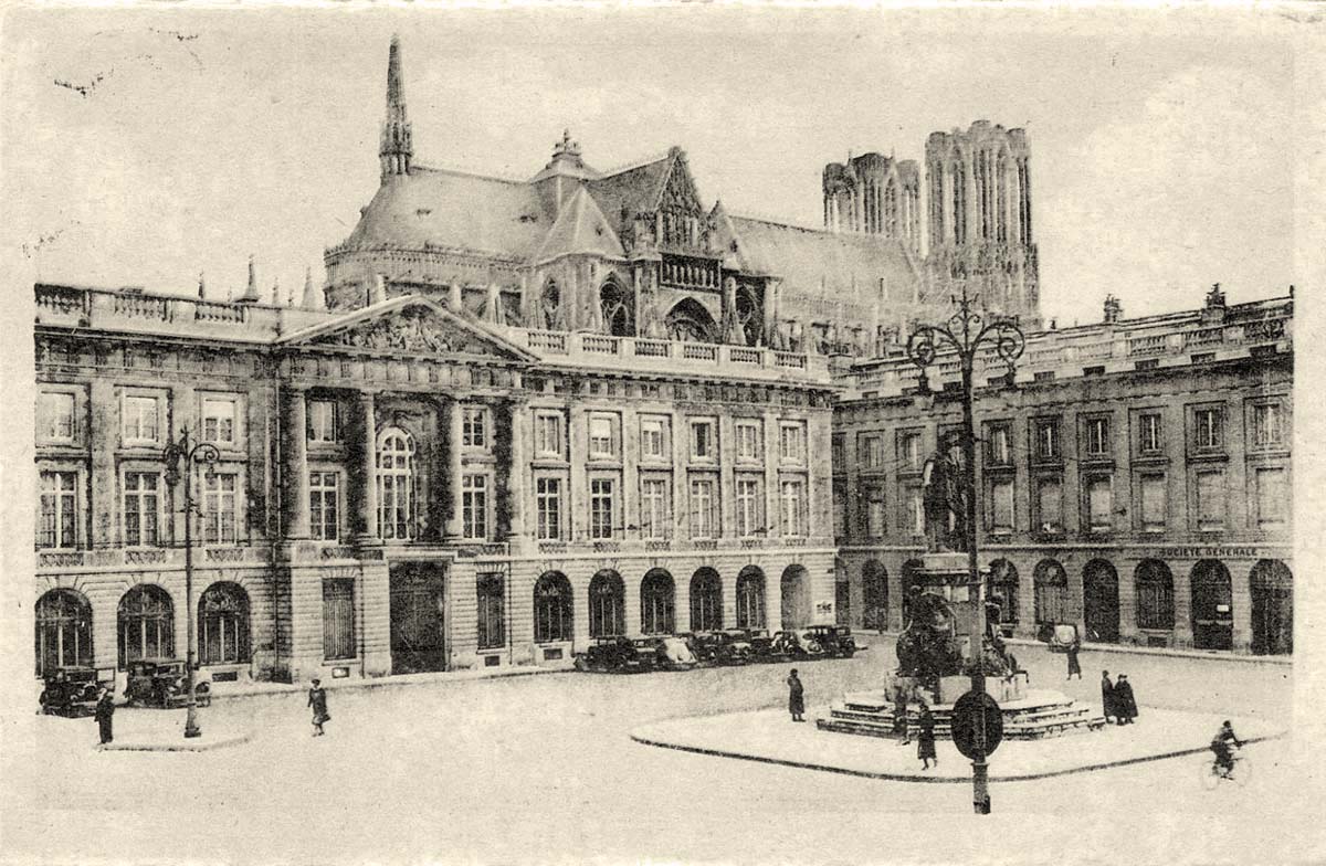 Reims. La Place Royale et la Cathédrale