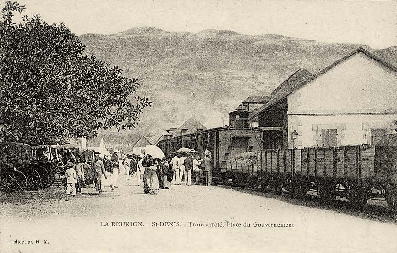 Saint-Denis. Train arrêté, Place du Gouvernement