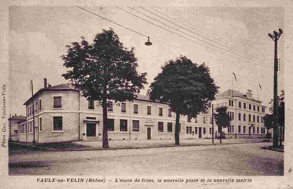 Vaulx-en-Velin. L'École de filles, la nouvelle Poste et nouvelle Mairie