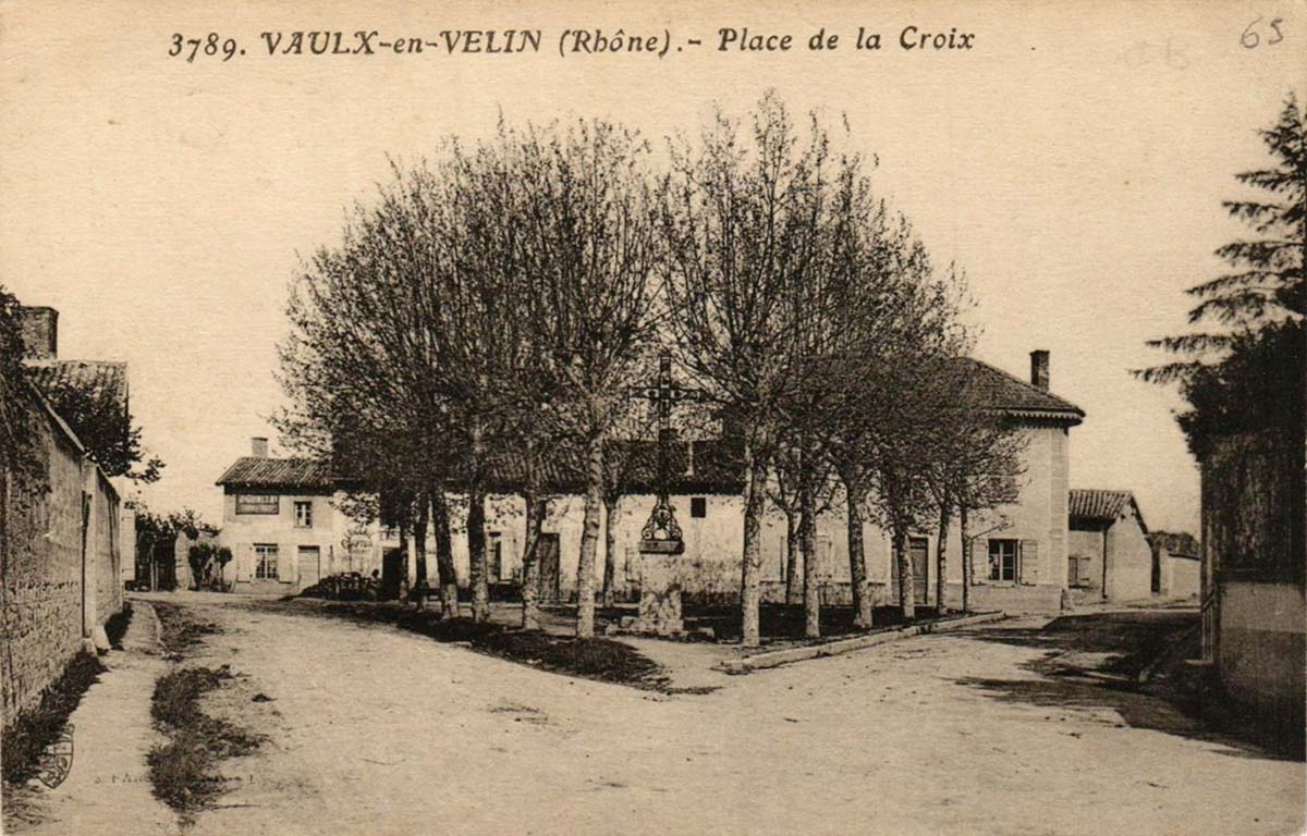 Vaulx-en-Velin. Place de la Croix