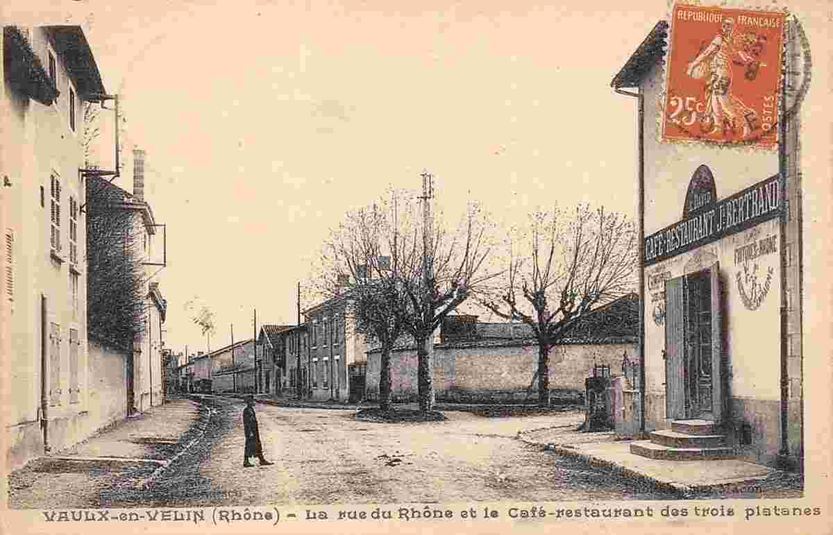 Vaulx-en-Velin. Rue du Rhône et le Café Restaurant, 1928
