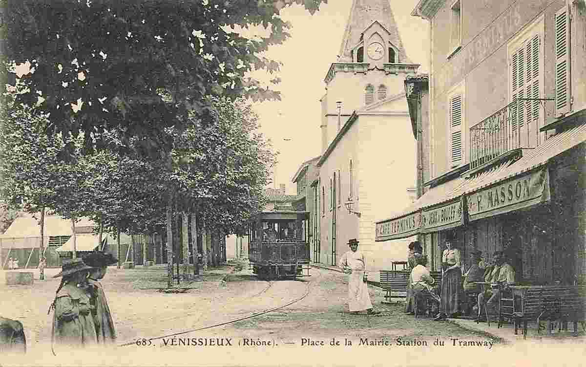 Venissieux. Place de la Mairie - Station de Tramway