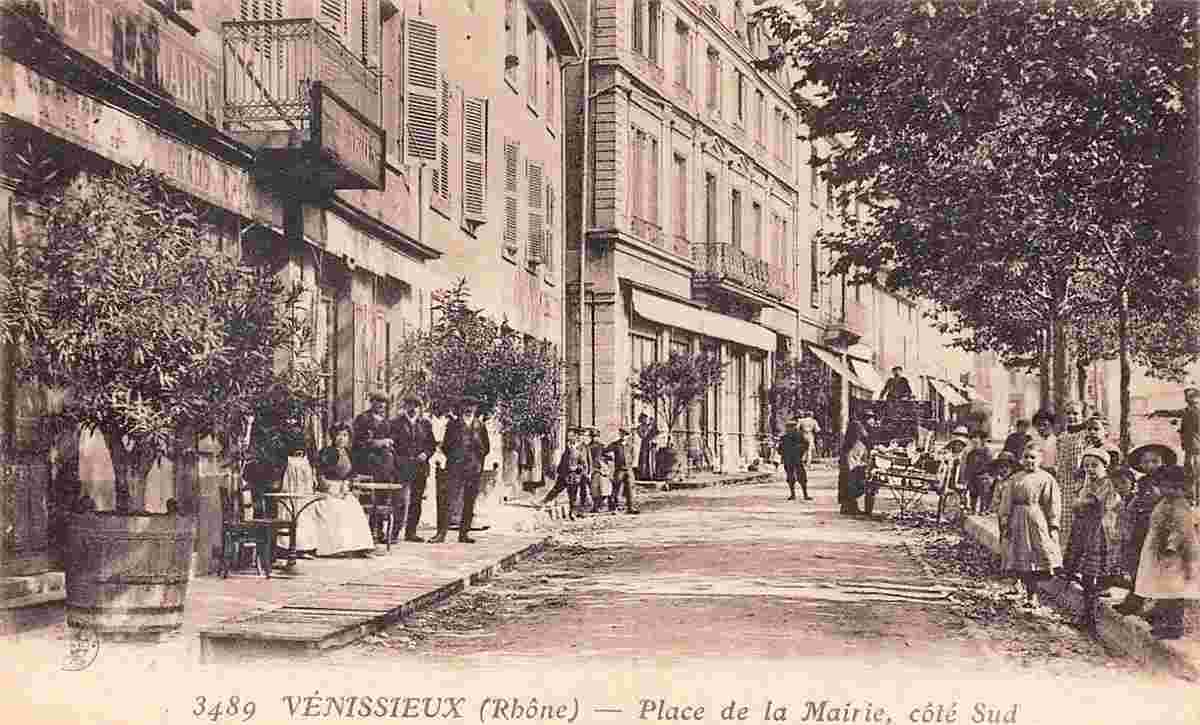 Venissieux. Place de la Mairie, côte Sud, 1919